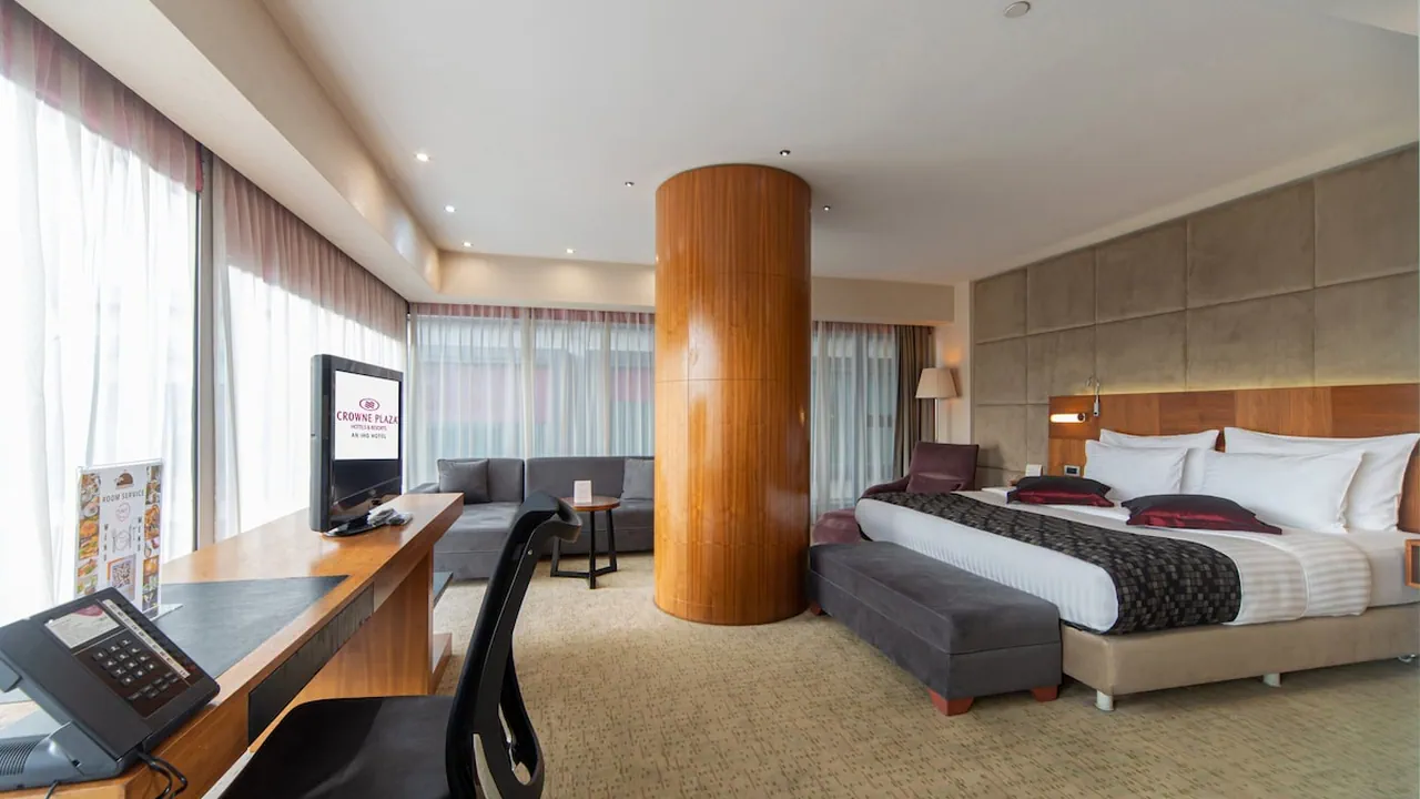 الفندق كراون بلازا حربيه - إسطبول